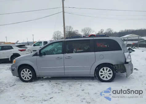 2013 Chrysler Town & Country Touring z USA, uszkodzony, nr VIN 2C4RC1BG9DR756288